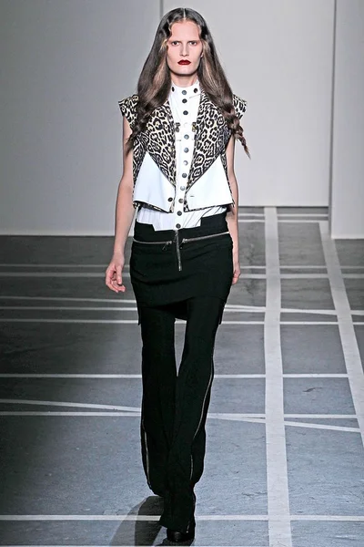 Look 11